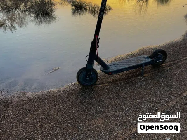 سكوتر شاومي صيني ل البيع ، مع الشاحن السكوتر