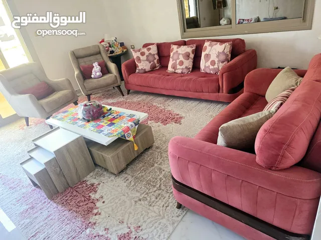 كنب وغرفه شبابيه بدون خزانه بحال الوكاله استخدام بسيط