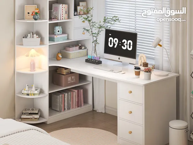 ميز مكتبي مكتبة