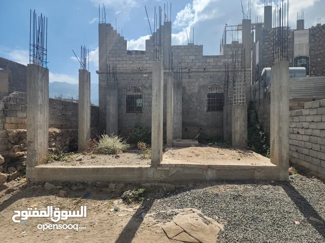 قواعد وعمدان على شارع