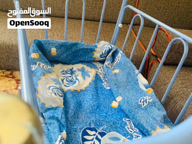 سرير اطفال بحاله ممتازه جديد