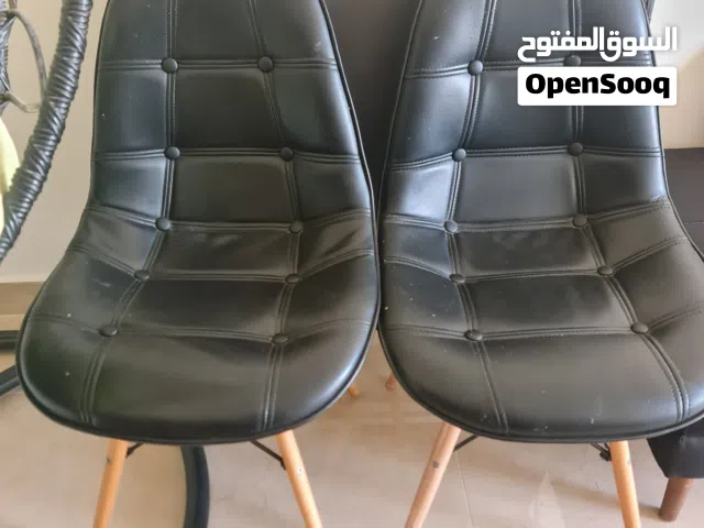 كراسي جلد مستعمل لون اسود عدد 4