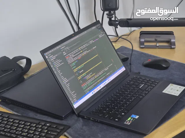 جهاز لابتوب من نوع ASUS Vivobook Pro 15 مناسب للتصميم، البرمجة والألعاب.