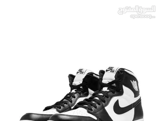 air jordan black and white