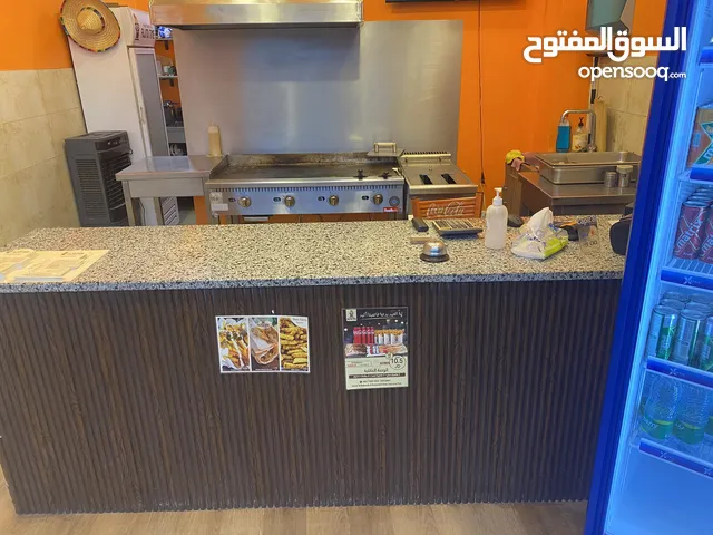 فرصة استثمارية مطعم سناكات مجهز للبيع الفوري