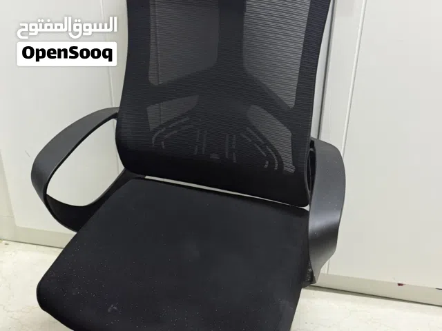 للبيع كرسي و طاوله بسعر ممتاز