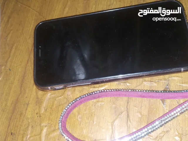 ايفون 11 عادي بيه مجال بسيط لون بنفسجي نظيف مستعمل قليل وعلفحص