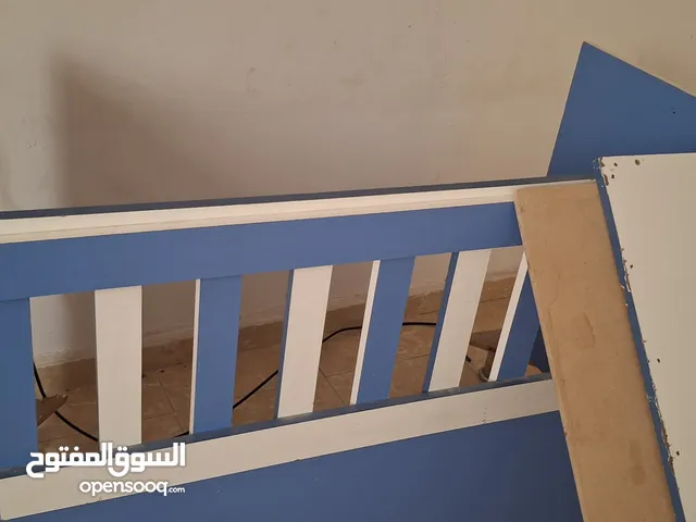 سرير بيبي للبيع في. الزرقاء الجديده