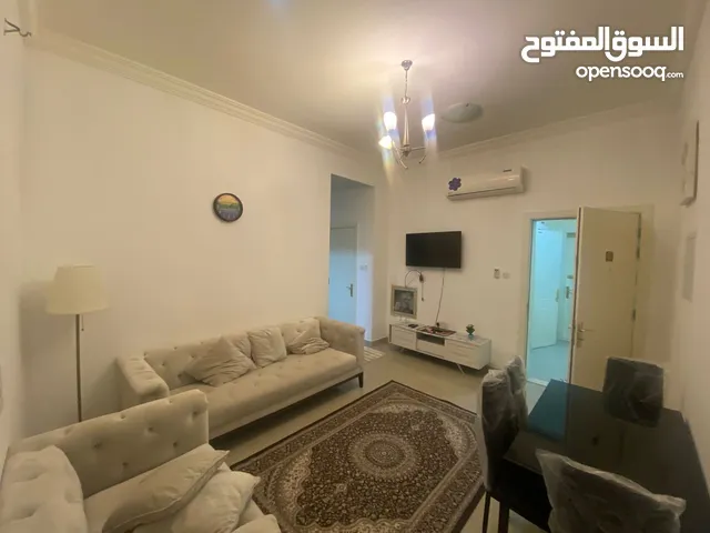 شقة للايجار الشهري غرفة و صالة مفروشة كورنيش عجمان