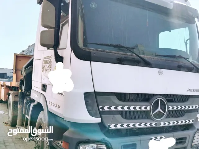 Tractor Unit Mercedes Benz 2013 in Southern Governorate