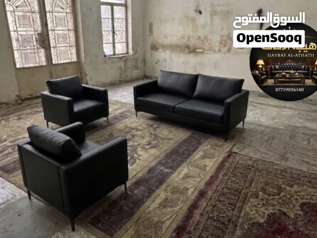 • "بيع مباشر من المعمل". • "إمكانية التفصيل حسب القياس واللون". • "تخومة مكتبية جلدية بضمان 3سنين
