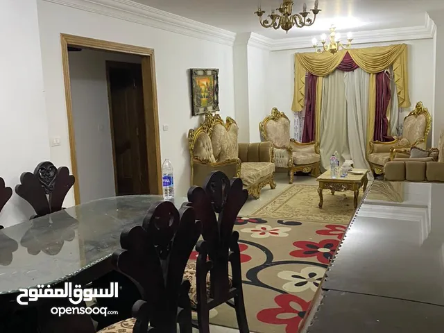 شقة 150 متر بسان استيفانو خطوات من المول و البحر و ترام و شارع ابو قير