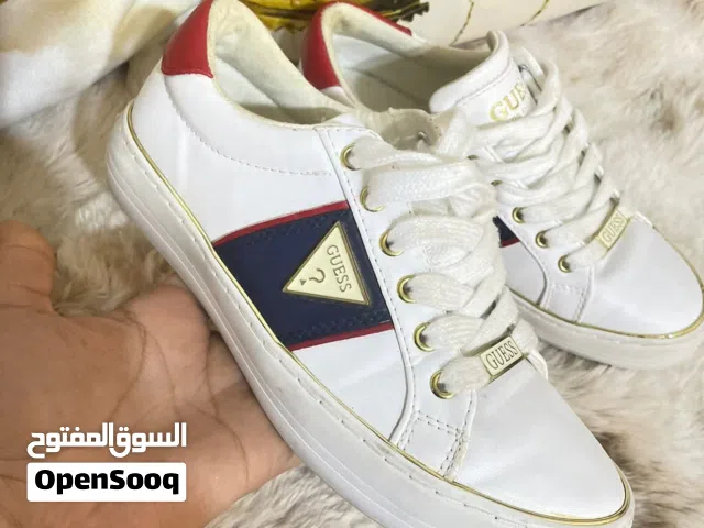 بوات ستاتي براندات عالمية بسعر الجملة الاصلي  DKNY و gees  يوجد خدمه توصيل