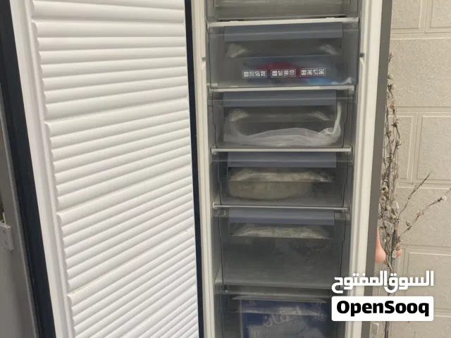 ثلاجه هيتاشي نظيفه شغاله ميه بالميه وفريزر سبع جوارير شغاله للبيع