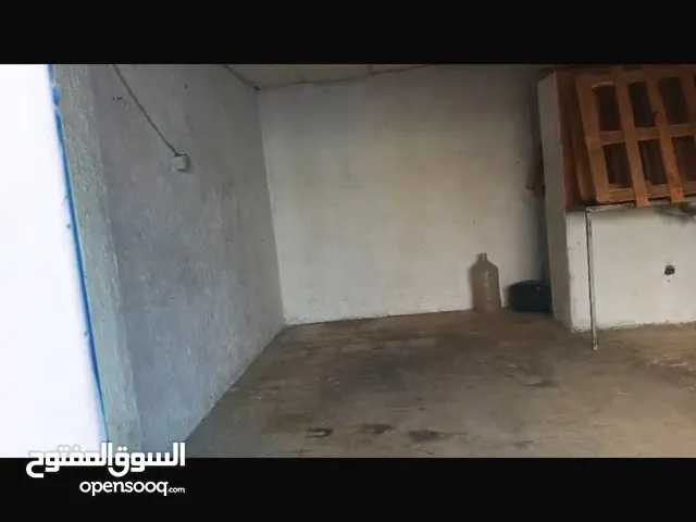 مخزن للإيجار