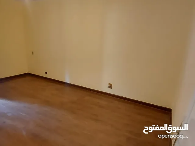 شقة بالقرب من ميدان لبنان بالمهندسين تصلح إدارى او سكنى للايجار