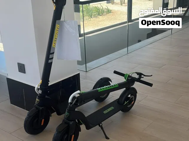 سكوتر كهربائي نوع Italmoto ببطارية قابلة للفك والشحن بالمنزل دون الحاجة لحمله