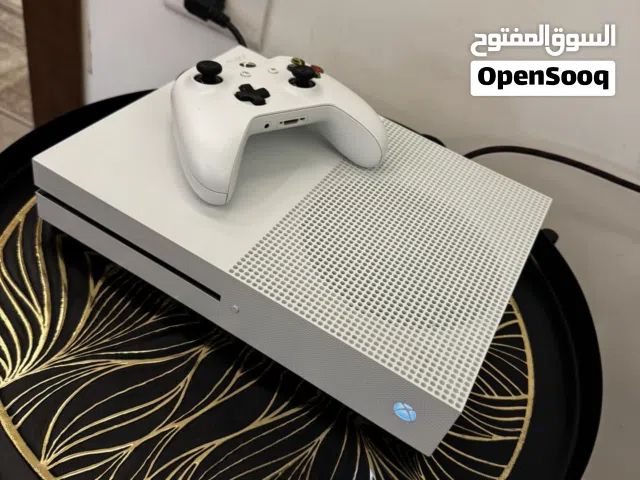 Xbox one S used but excellent condition مستخدم بحالة الوكالة