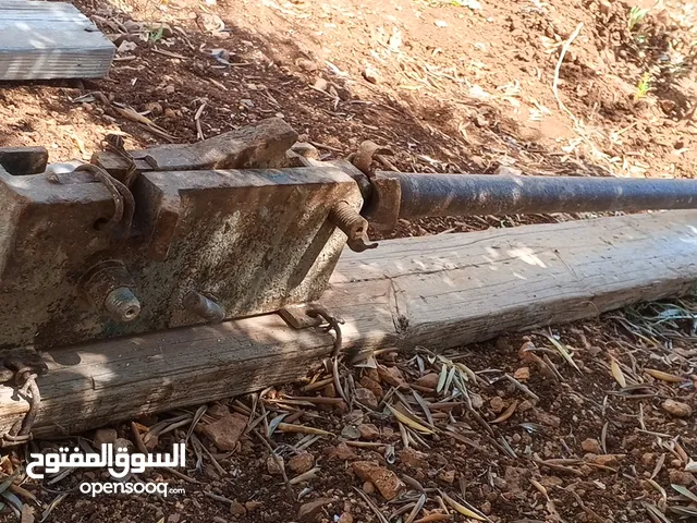 موجود مقص حديد بقص لغاية حديد18 و طعاجتين وحده منهم بيليا شغالات ميه بالميه و موجود 50 ملزمه
