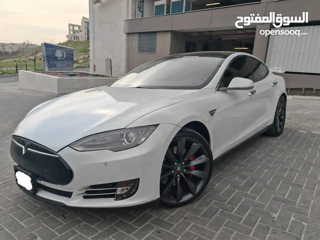 Tesla Model S 2014 in Amman