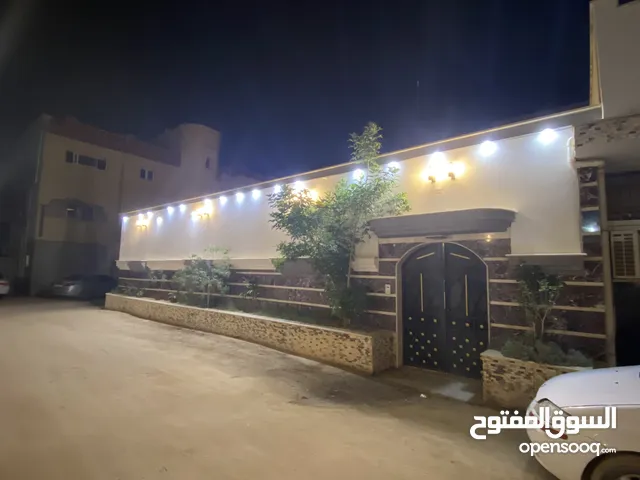 330m2 5 Bedrooms Townhouse for Sale in Tripoli Al-Serraj