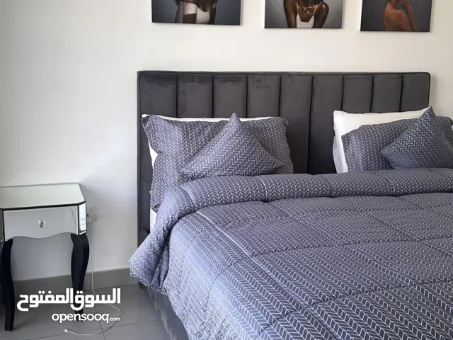 King size bed, 2 night stands, dresser& mirror