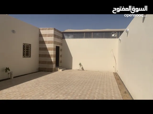 300 m2 4 Bedrooms Townhouse for Rent in Al Muzahmiyya Other