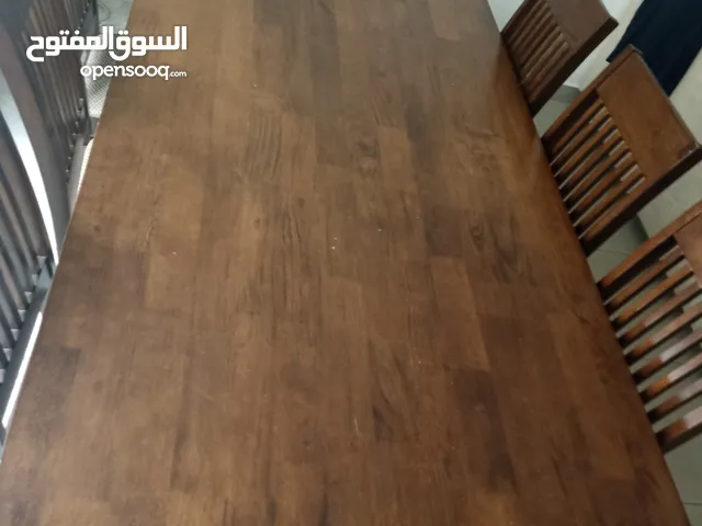 طاولة طعام عشر أشخاص