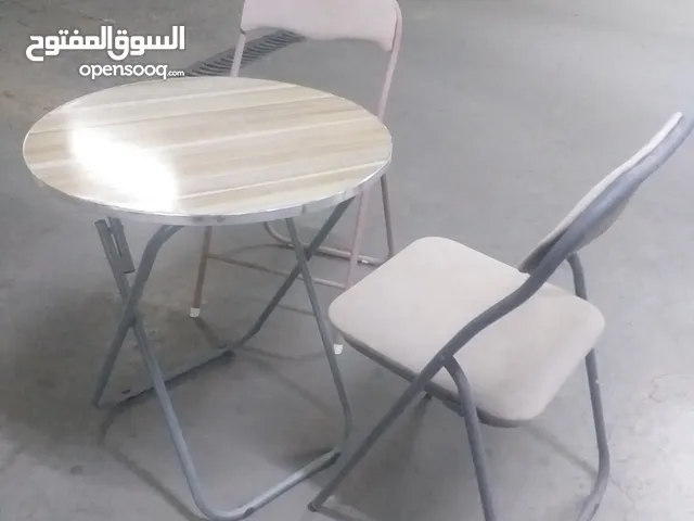 طاولة وعدد 2 كراسي ممتازة