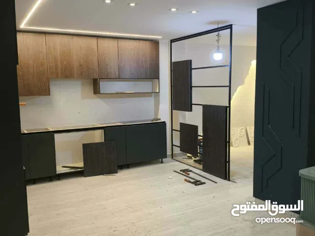 محل تجاري للبيع(خلو) مساحه 180 متر