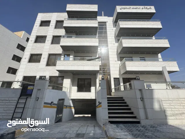 شقة أخير مع روف مرج الحمام طريق المطار بالقرب من كازية المناصير الظهير ومدارس العقيق من المالك مباشر