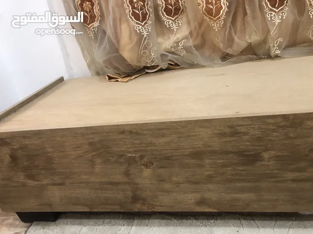خشب كورنر شبه جديد خمس قطع للبيع خشب  ثقيل يستخدم لرفع لفراش العربي عن الارض او تغصيل فراش على مقاسه