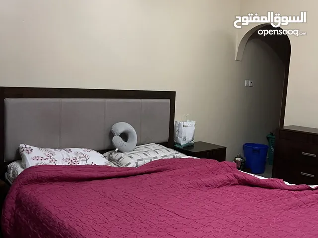 غرفة نوم مستعملة في حالة جيدة لدواعي تغيير المكان سعر الغرفة 1200 قابل التفاوض