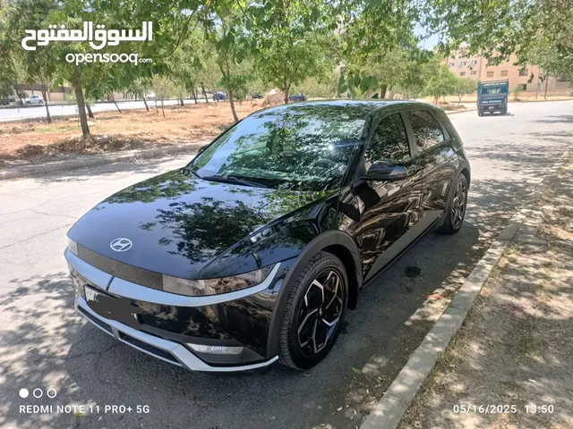 سياره موديل 2022 ايونك 5 كهربائيه لون اسود ميتاليك دفع رباعي اكبر بطاريه تمشي فوق 550 كيلو سبعه جيد