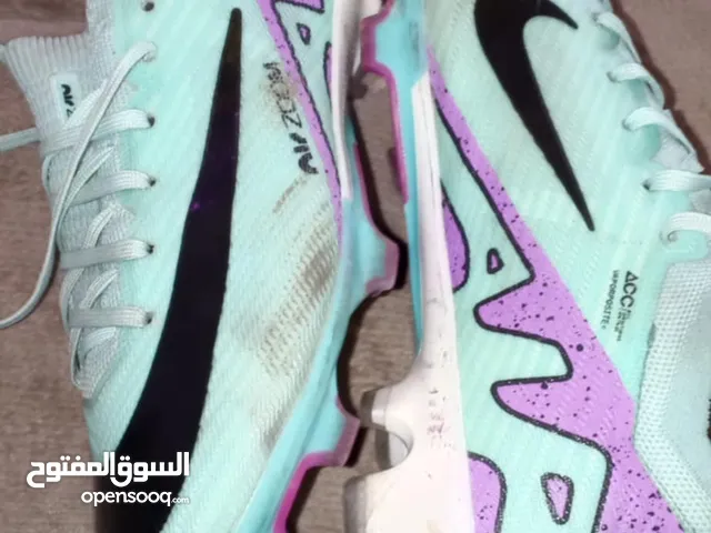 حذاء نايك اير زوم لون بنفسجي نمره 43 البوت ما فيه ولا اشي نظيف استعمال اسبوعين فقط