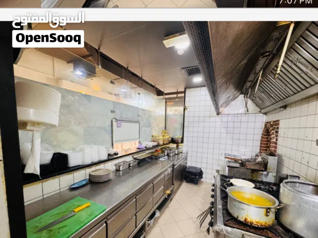 معدات مطعم كامل للبيع بغرض تغيير النشاط في الشارقه