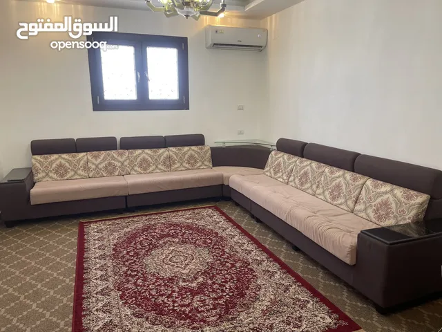 صالون للبيع