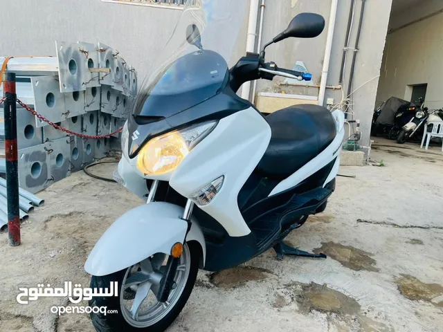 SUZUKİ BURGMAN 200.