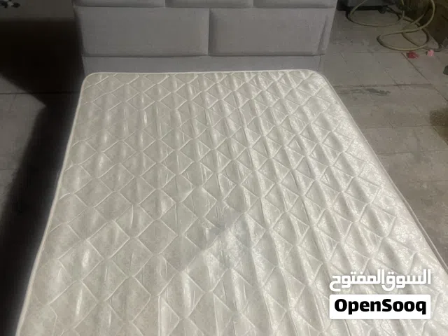 للبيع سرير شبه الجديد ومرتبه