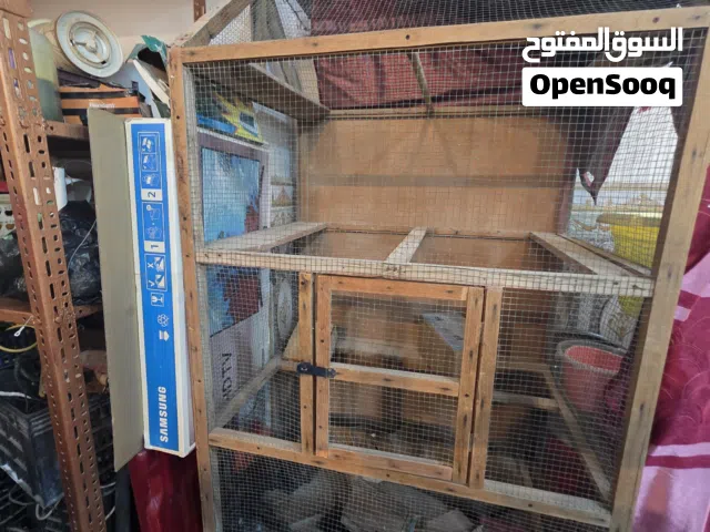 قفص تسقام شغل نجار ارتفاع كبير 180 سم عرض 107 مع بيوت بالتفريخ اربعه مع جرار سحب لتنظيف مع اطارات