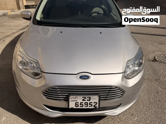 2013 فورد فوكس Standard