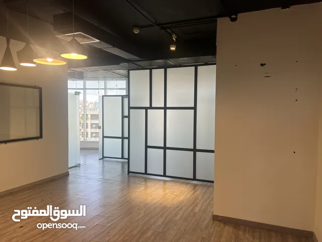 مكتب للإيجار مجهز كمركز عناية جلد وليزر