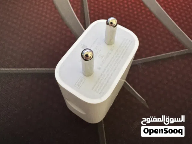عظمة شاحن آيفون اصلي جديد غير مستعمل للبيع