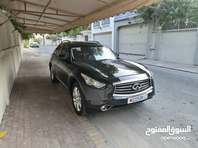 infinity fx35 2012 full options lady use second owner 190km all maintenance by Nissan agency