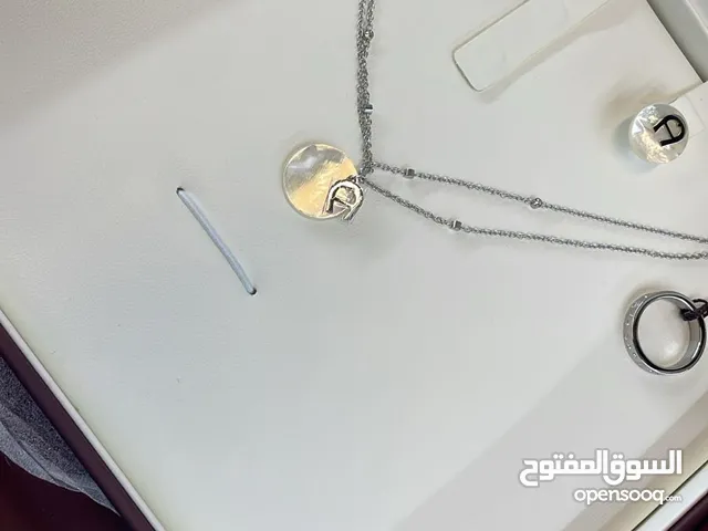 طقم كامل أجنر جديد لم يستخدم