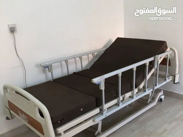 للبيع سرير طبي وكراسي ولجير
