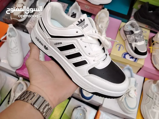 ترانشوز نسائي وبناتي قياسات من 36 الى41 ألوان ابيض واسود وبيجي ونيلي ووردي