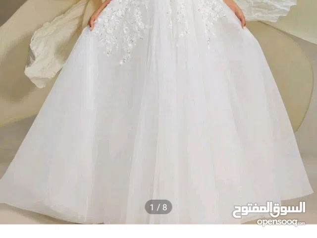 فستان زفاف بنص التكلفة للبيع