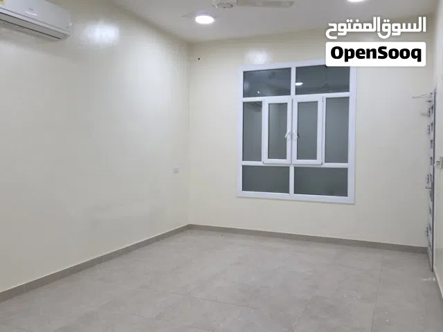 شقة راقية وواسعة للإيجار في الخوض 7