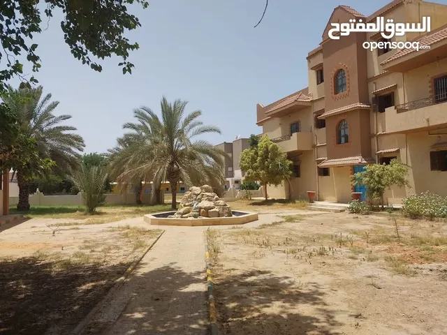 مبنى تجاري يصلح مدرسة او مصحة